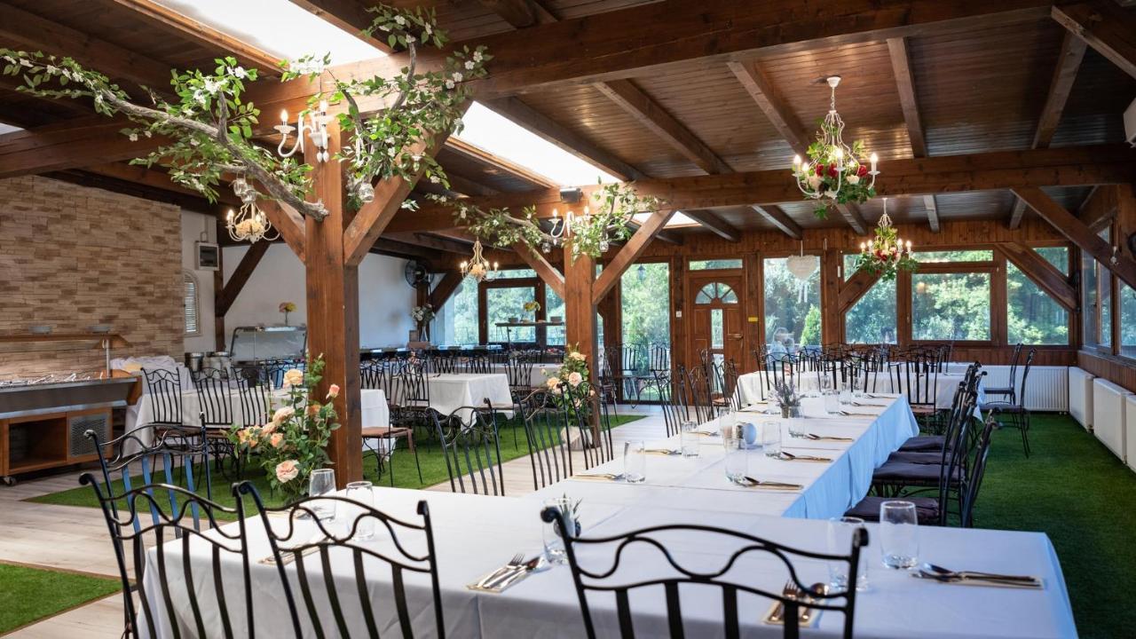 Eden Lounge Restaurant & Pension Veresegyház Εξωτερικό φωτογραφία