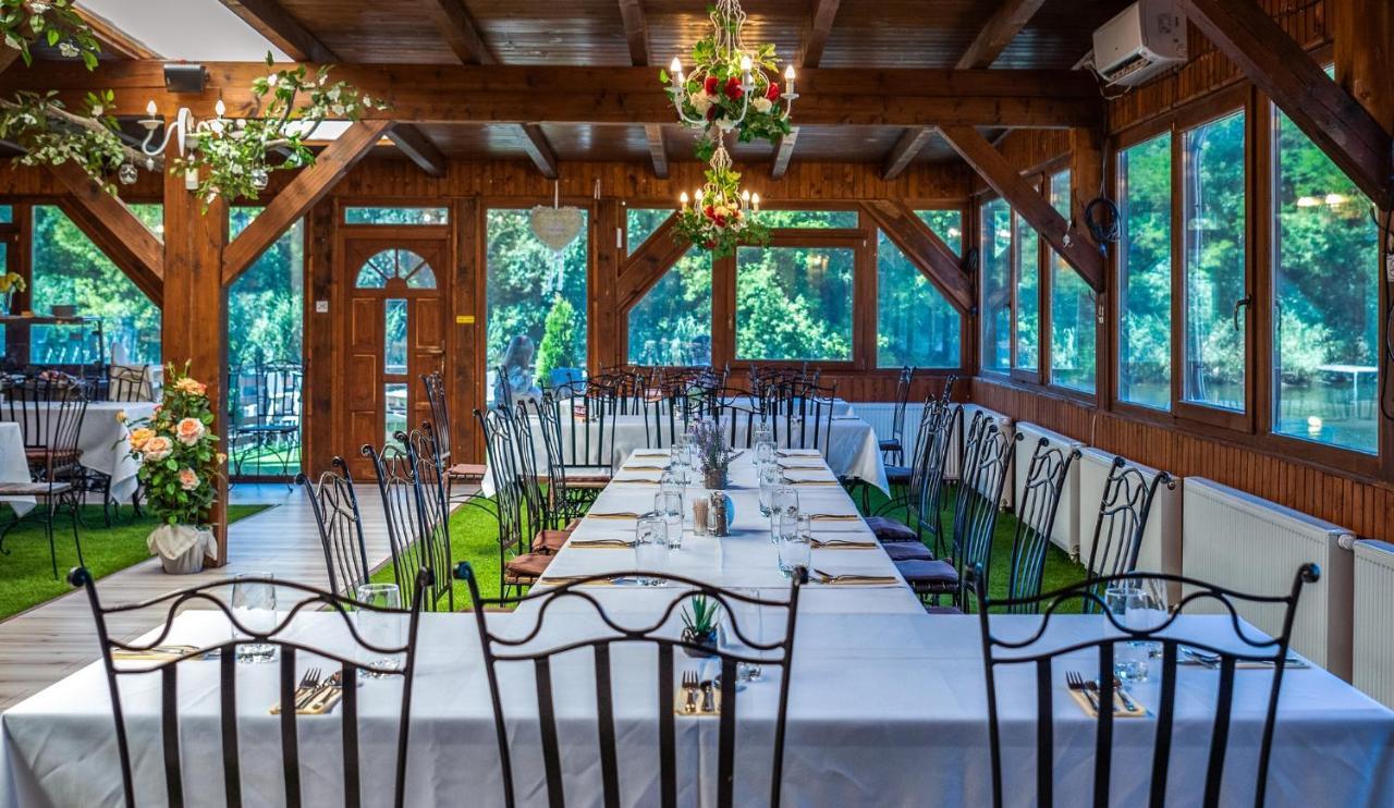 Eden Lounge Restaurant & Pension Veresegyház Εξωτερικό φωτογραφία
